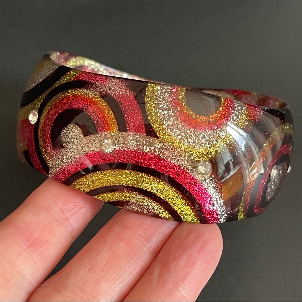 Vintage colorful spiral & wave lucite bangle.